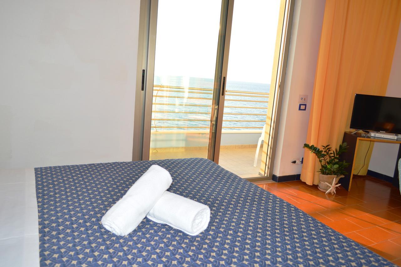 Capo Nettuno Hotel Capo dʼOrlando Kültér fotó