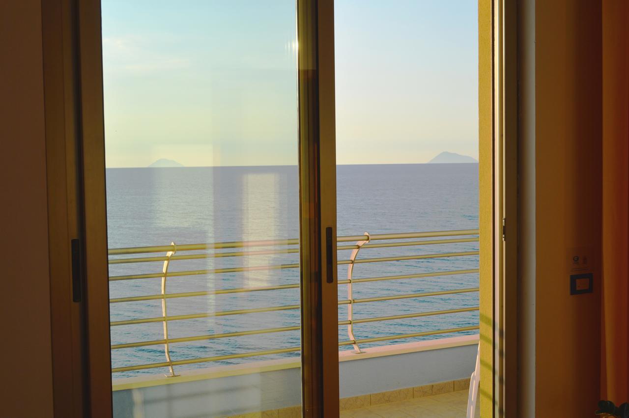 Capo Nettuno Hotel Capo dʼOrlando Kültér fotó